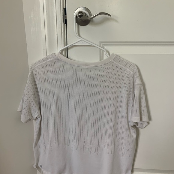 Lululemon train to be cropped tee in white - Picture 4 of 6